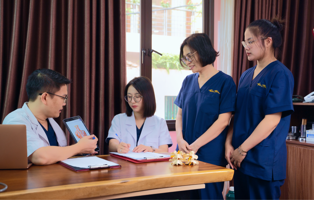 Đội ngũ bác sĩ Thuận Thiên